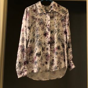 Abstract button down blouse 👚